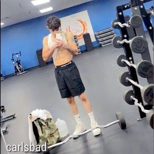 Meet your Posher, Victor